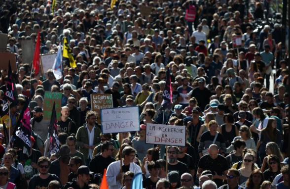 Կես միլիոնից ավելի ֆրանսիացի մասնակցել է կառավարության պլանավորած խնայողության միջոցառումների դեմ բողոքի ակցիաներին