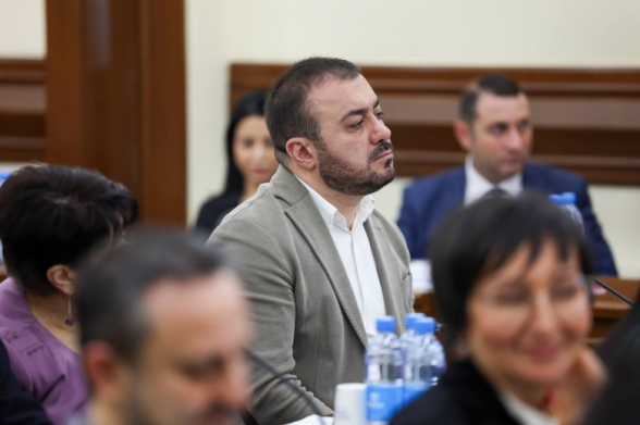 Գլուխ են գովում, բայց բյուջե մուտքային մասը թերակատարել են, ֆինանսական ճգնաժամ ունեն. Մանուկ Սուքիասյան