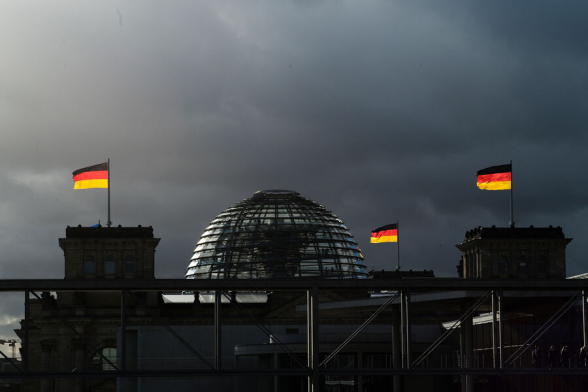 Канцлер Германии заявил о сложном этапе в истории страны