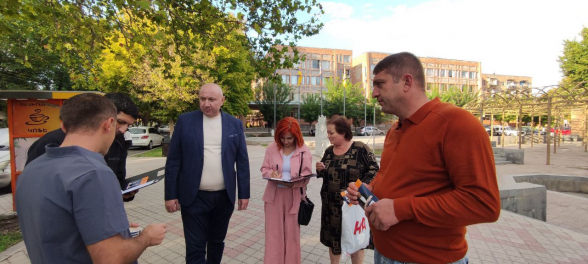 ՄաՀաԿ-ի ակցիան Էջմիածնում շարունակվում է (տեսանյութ, լուսանկար)