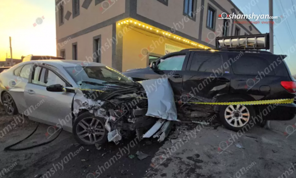 Կոտայքում բախվել են ռուսական համարանիշներով «Toyota»-ն ու «Kia»-ն. վնասվել է կայանված «Mercedes»-ը․ կա տուժած