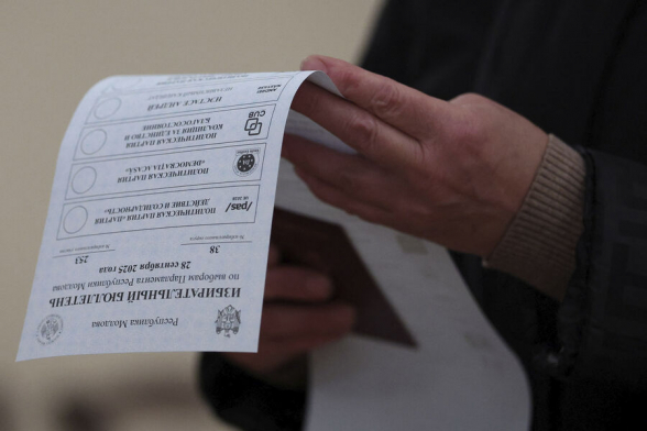 Оппозиция в Молдавии на парламентских выборах опередила партию Санду