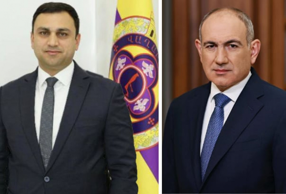 Պտուղը ծառից հեռու չի ընկնում կամ ինչո՞ւ է Մեխակյանն ուզում փոխել Էջմիածնի դրոշը