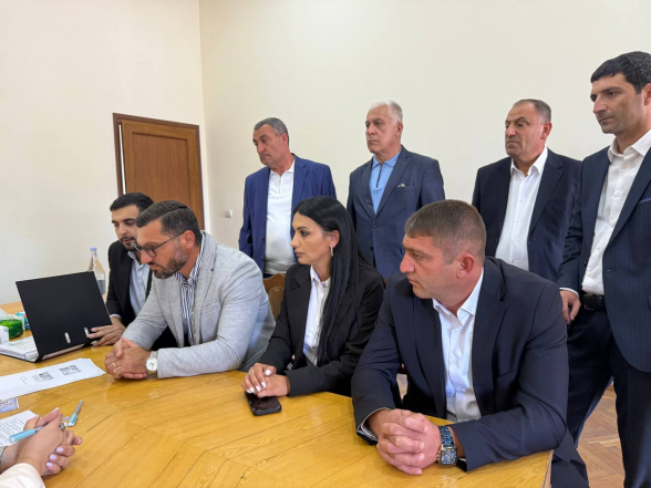 «Մայր Հայաստանն» ընտրական հանձնաժողովին է ներկայացրել Վաղարշապատում սպասվող ընտրությունների մասնակցության պաշտոնական հայտը (տեսանյութ, լուսանկար)