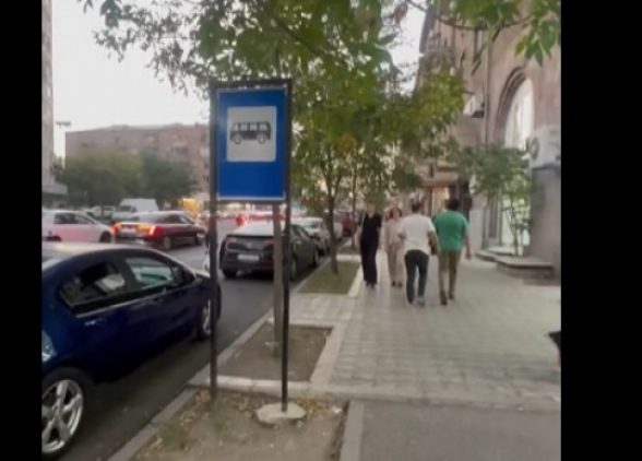 «Բարեփոխված» կանգառասրահները չկահավորված են, չկան նստատեղեր (տեսանյութ)