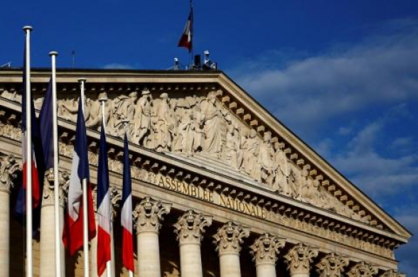 Во Франции оппозиция внесет резолюцию о вотуме недоверия новому правительству