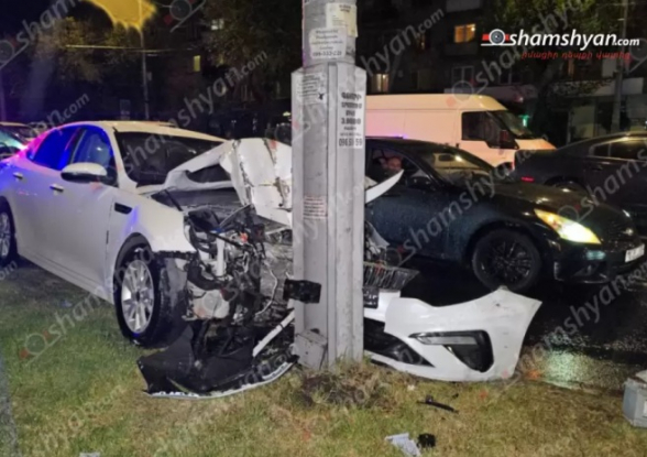 Երևանում «Kia»-ն բախվել է երկաթե էլեկտրասյանը. կան տուժածներ
