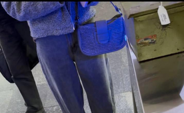 Ահազանգ․ Մետրոյի «Սասունցի Դավիթ» կայարանում վալիդատորները չեն աշխատում, մուրացկանի գումար հավաքելու գլխարկ հիշեցնող արկղի մեջ են գումար գցում