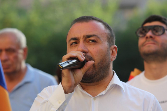 Վաղարշապատցին ձայն տալով ՔՊ-ին՝ դրանով Երևան է հրավիրելու Ալիևին ու Էրդողանին․ Մանուկ Սուքիասյան (տեսանյութ)