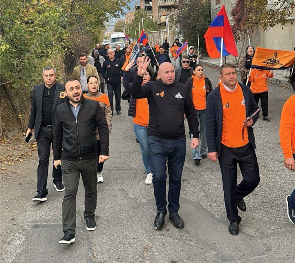 «Մայր Հայաստանի» քարոզարշավն Էջմիածնի Զվարթնոց թաղամասում (տեսանյութ, լուսանկար)