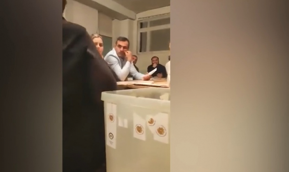 «Մեկ ծրարի մեջ 2 հատ 7-րդ քվեաթերթիկ. ո՞նց կարող է մի ընտրողին տրամադրվի երկու հատ 7» (տեսանյութ)