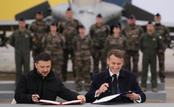 Макрон и Зеленский подписали соглашение об усилении авиации Украины