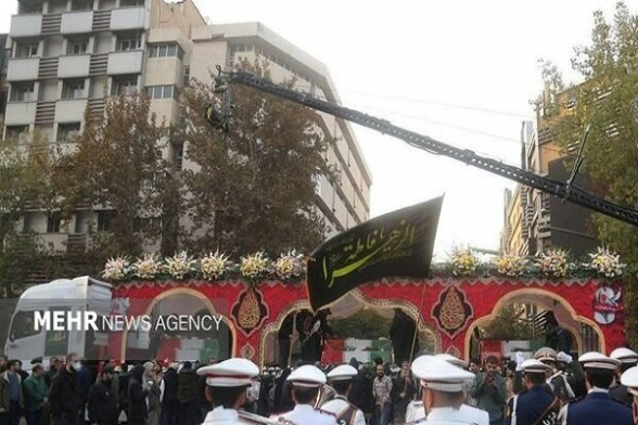 В Иране прошла массовая церемония прощания с 300 неизвестными, погибшими в ходе войны с Ираком