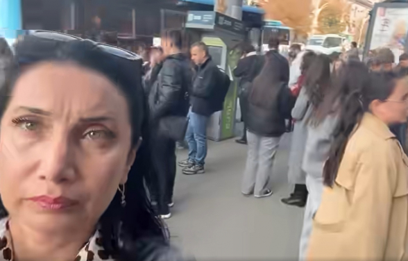 Մայրաքաղաքի սրտում՝ «բարեփոխված» ու թանկացված տրանսպորտին սպասելիս (տեսանյութ)