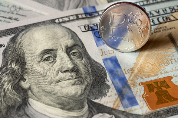 Крупнейшие экспортеры резко сократили покупки валюты в РФ