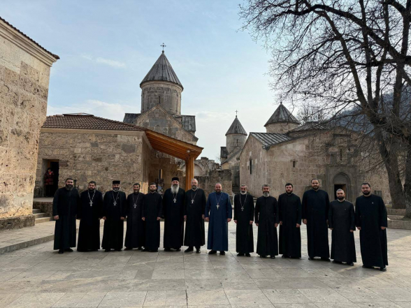 Հավատարիմ ենք Գարեգին Երկրորդ Ծայրագույն Պատրիարք և Ամենայն Հայոց Կաթողիկոսին