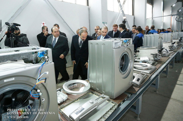 Ֆեյք գործարան․ մասշտաբային կրկես՝ ժողովրդի համար