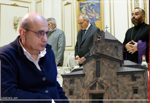 Փաշինյանն ում բարևում է՝ վարկաբեկվում են, իր կողքը կանգնած եպիսկոպոսներից եկեղեցին մաքրվեց (տեսանյութ)