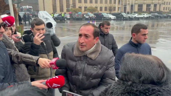 «Это святотатство»: гюмрийцы возмущены происходящим в церкви «Семь ран» (видео)