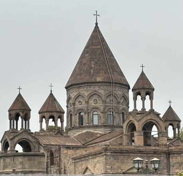 Первопрестольный Эчмиадзин отложил проведение Архиерейского собора