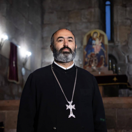 Հшյհոյալից բերանով ուզում էին ներխnւժել Մայր Աթոռ, ինֆարկտ է խփել․ Տեր Վրթանես