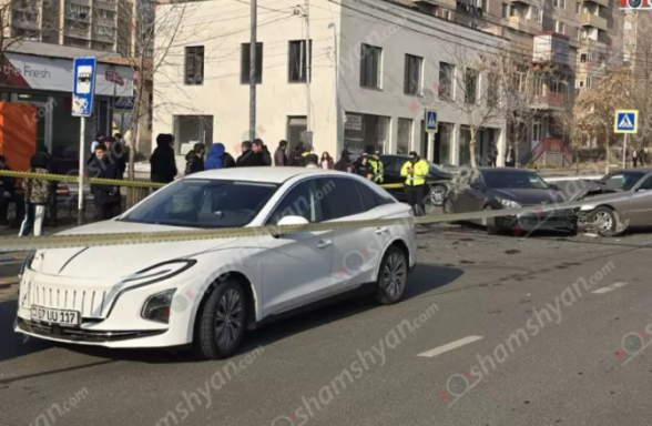 Աբովյանում բախվել են ուղևորատար «Գազել»-ն ու ևս երեք մեքենա․ կա տուժած