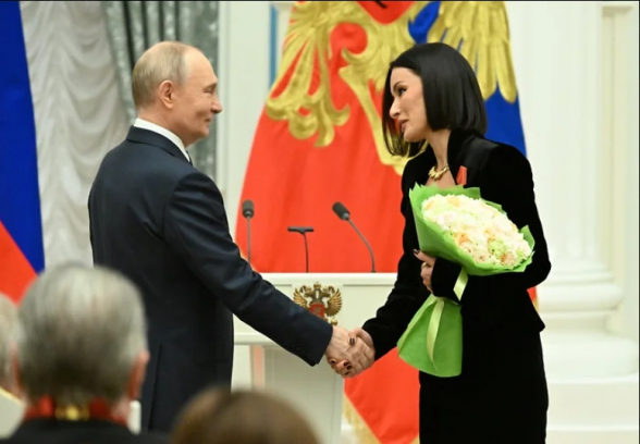 Թինա Կանդելակին Պուտինին ասել է, որ Վրաստանի պատրիարքը աղոթում է իր համար, սակայն վրացիները Իլիային չեն շտապում անվանել ռուսական լրտես