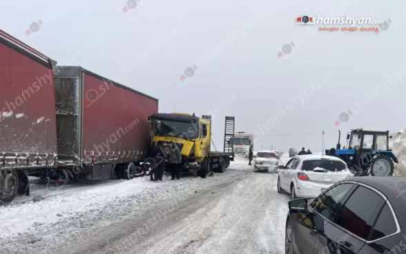 Շղթայական ավտովթար` Արագածոտնի մարզում. բախվել են Թուրքիայի քաղաքացու վարած կցորդիչով բեռնատարը, ավտոքարշակը և ձնամաքրման աշխատանքներ կատարող տրակտորը