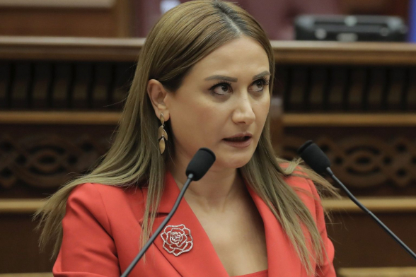 Արուսիկ Ջուլհակյանը թաքցնում է փաստերը, իսկ ընկերուհին՝ ԿԿՀ նախագահը, չի նկատում. «Ժողովուրդ»