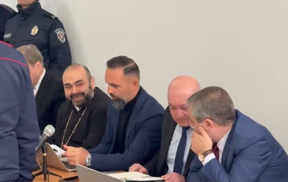 Մեկնարկել է Արագածոտնի թեմի առաջնորդ Մկրտիչ եպիսկոպոս Պռոշյանի գործով դատական առաջին նիստը (տեսանյութ)