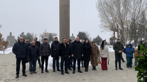 Պաշտպանել բանակն օրվա իշխանություններից. «Մայր Հայաստանի» ներկայացուցիչներն այցելել են Եռաբլուր (տեսանյութ)