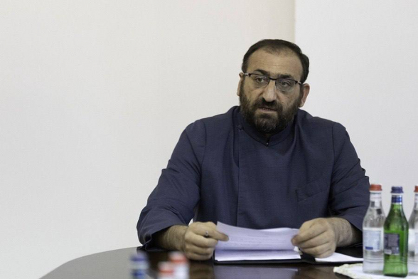 Արշակ Սրբազանի կալանքի ժամկետը երկարացնելու վերաբերյալ միջնորդություն է ներկայացվել դատարան