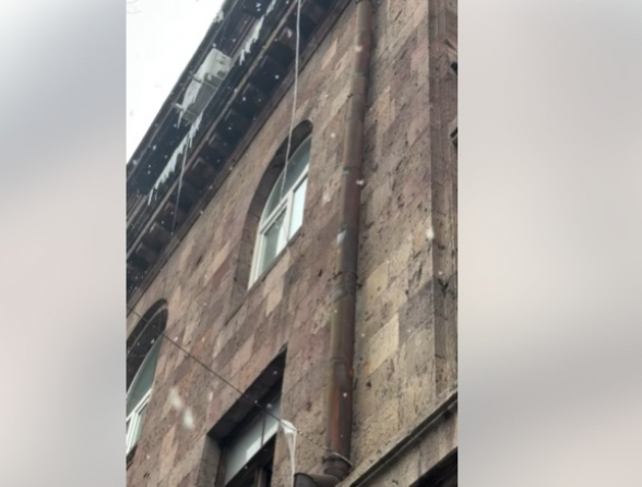 Սառցեբեկորները մահվան սպառնալիք են դարձել իշխանության անգործության պատճառով (տեսանյութ)