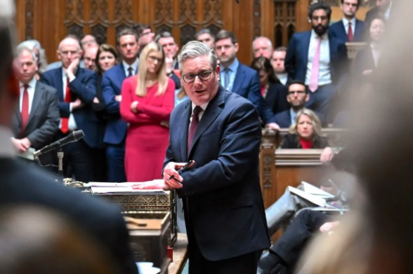 Скандал с Эпштейном может стоить Стармеру кресла премьера – «Spectator»