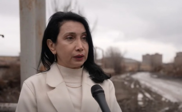 Ասֆալտ չկա, մարդիկ ցելոֆաններ են հագնում կոշիկներին (տեսանյութ)