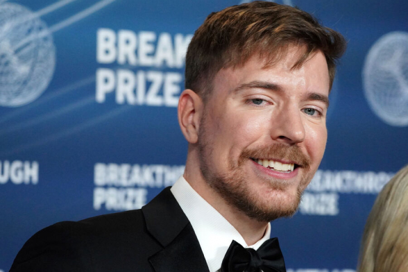 Самый популярный в мире блогер MrBeast купил себе банк