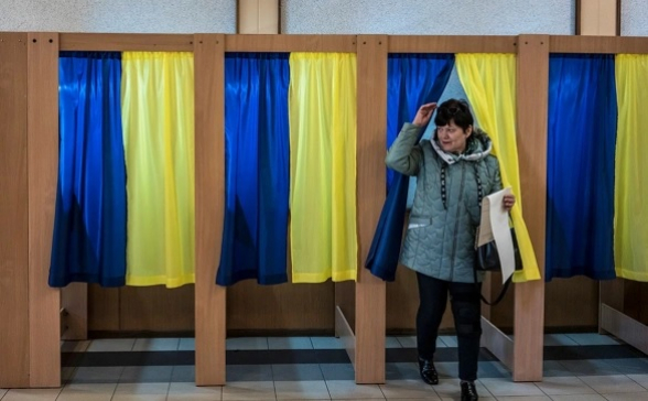 Украина планирует провести выборы президента и референдум до 15 мая – FT