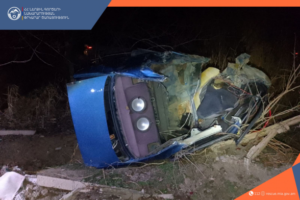 Երևան-Երասխ ճանապարհին «BMW»-ն դուրս է եկել ճանապարհի երթևեկելի հատվածից և բախվել ճամփեզրյա ծառերին․ կա զnh