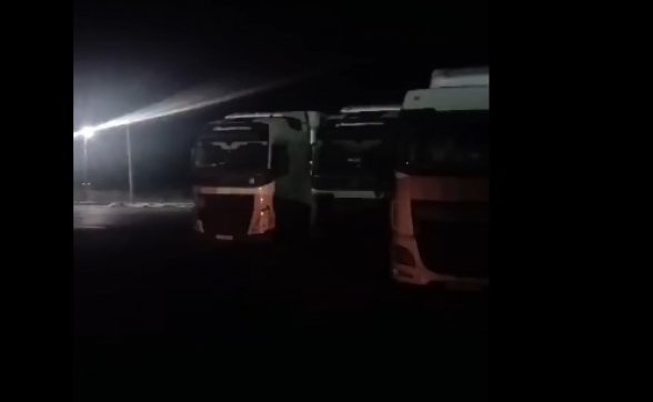 Մեկ շաբաթից ավելի է, ինչ շուրջ 100 բեռնատար կանգնած է սահմանին (տեսանյութ)