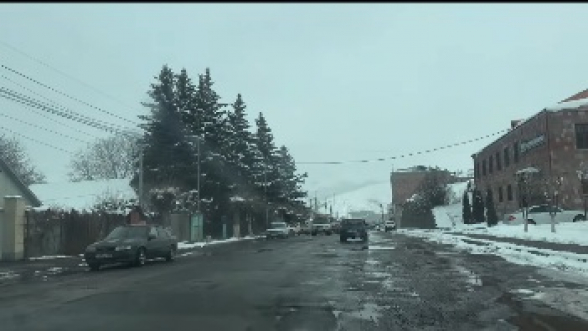 Սպիտակի միջպետական նշանակության ճանապարհը խայտառակ վիճակում է (տեսանյութ)