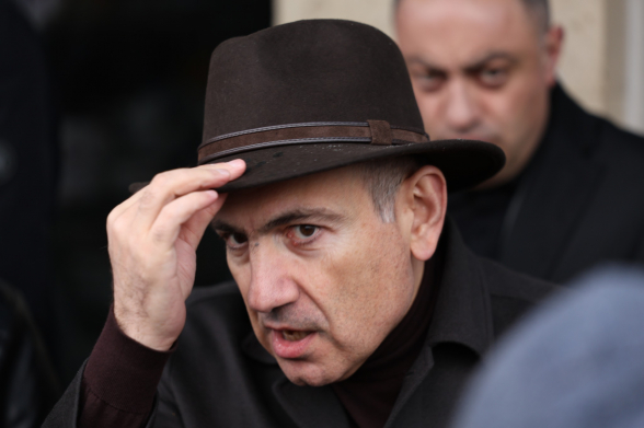 Ընտրությունների նախաշեմին ալկաշներին 2 շիշ օղի էլ կտան (տեսանյութ)