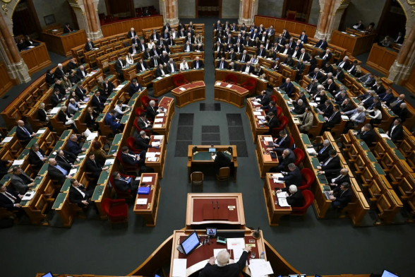 Парламент Венгрии принял резолюцию против помощи Украине и ее членства в ЕС