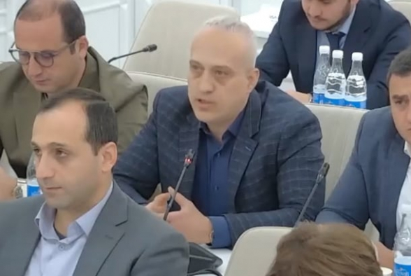 Էրեբունի վարչական շրջանում կոյուղատար խողովակները փոխելու կարիք կա՝ բնակիչները ինքնուրույն փորձում են վերացնել խցանումները (տեսանյութ)