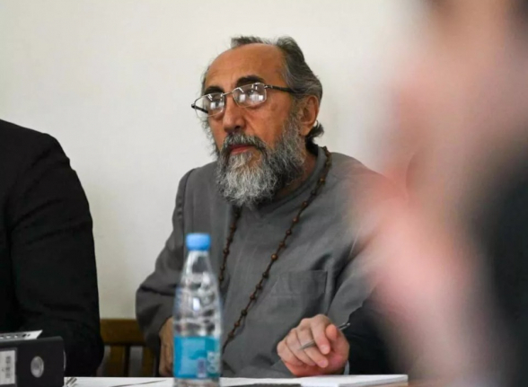 Դատարանը պահպանեց Միքայել Սրբազանի տնային կալանքը (տեսանյութ)