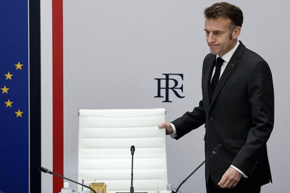 Иран раскритиковал Макрона за двойные стандарты