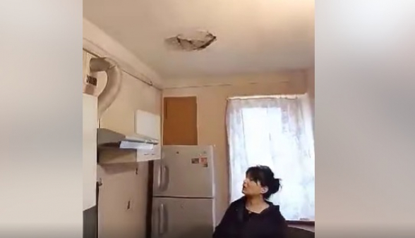 Էրեբունիում շենքի տանիքը հայտնվել է փլուզման վտանգի առաջ (տեսանյութ)