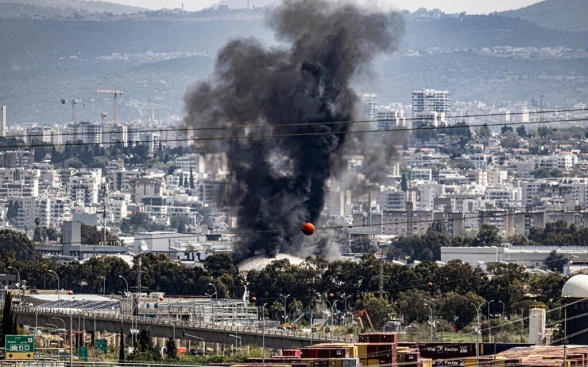 В порту Хайфы начался пожар после удара по танкеру