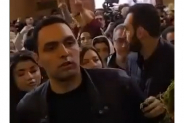 Состояние здоровья арестованного школьника Давида Минасяна резко ухудшилось: его везут в больницу