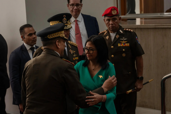 Власти Венесуэлы сместили 17 министров после захвата Мадуро – NYT