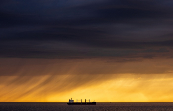 Захваченное США в Оманском заливе иранское грузовое судно направлялось из Китая в Иран